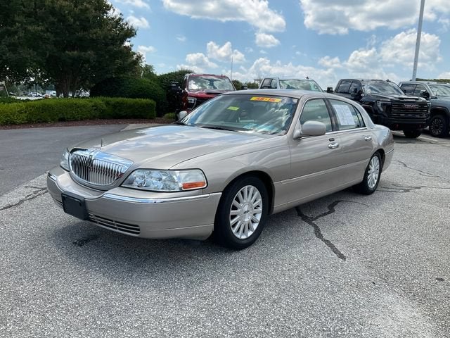 2003 Lincoln Town Car Executive in Other — front three-quarter view
